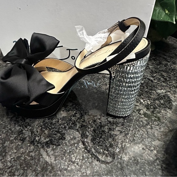 Betsey Johnson Black and White Bow Heels - Picture 2 of 7